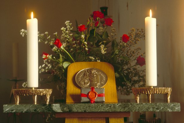 Reliquie des Heiligen Liborius vor der Weihe der Heilig-Geist Kirche © 1992 G. Wolff