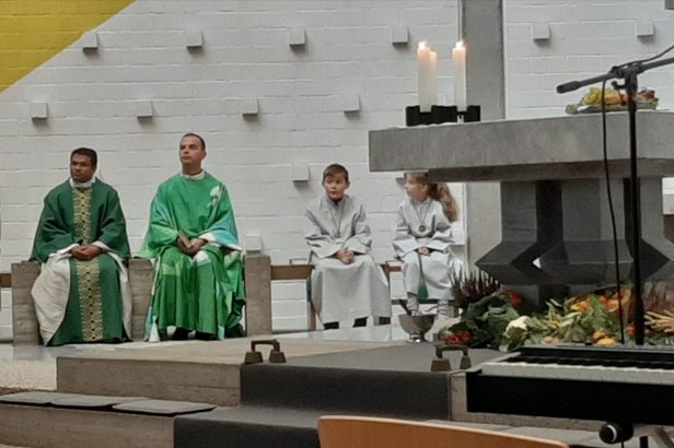 Priester beim Erntedank 2019